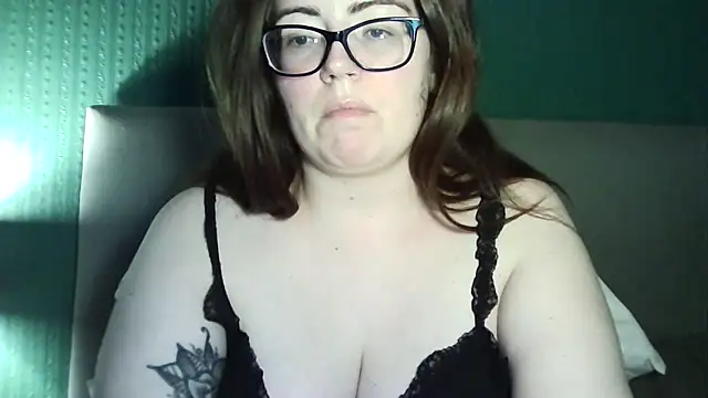 Snapshot of Curvy-BellaX chatting on October 10, 8:41 pm Curvy-BellaX online show from October 10, 8:41 pm