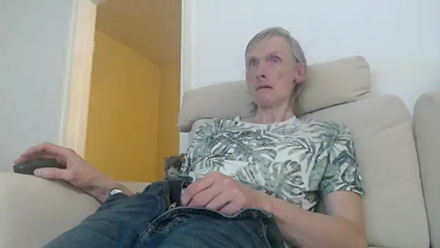 Snapshot of k74robert chatting on October 24, 11:06 am k74robert online show from October 24, 11:06 am