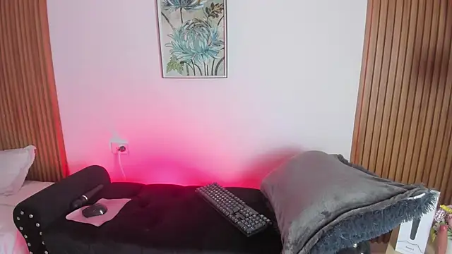 NicolWhite online show from October 3, 12:02 pm