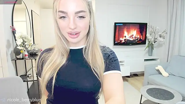 nicole blueberry online show from October 26, 10:15 pm