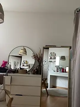 chloedlm5 online show from February 5, 9:47 am