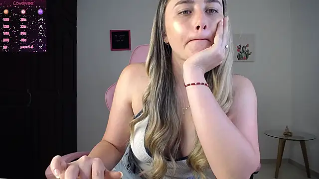 Veronika  Winslow  online show from September 18, 5:53 am