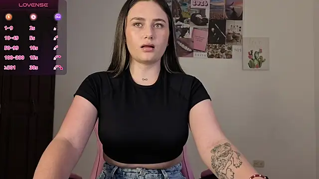 Snapshot of Veronika__Winslow_ chatting on March 12, 5:02 am Veronika Winslow online show from March 12, 5:02 am