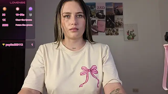 Snapshot of Veronika__Winslow_ chatting on March 13, 5:14 am Veronika Winslow online show from March 13, 5:14 am