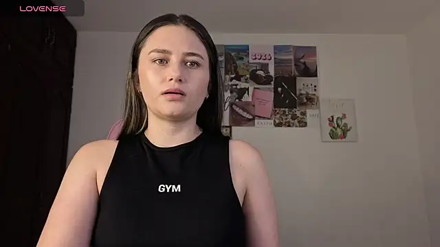 Snapshot of Veronika__Winslow_ chatting on March 29, 11:21 am Veronika Winslow online show from March 29, 11:21 am