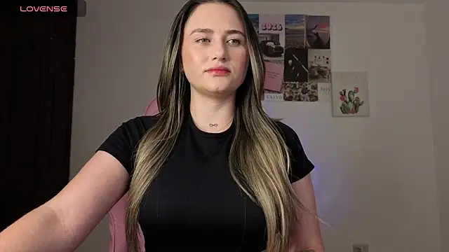 Snapshot of Veronika__Winslow_ chatting on April 24, 6:27 am Veronika Winslow online show from April 24, 6:27 am