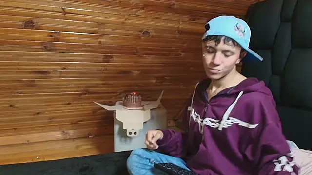 Snapshot of Thiago_Divine_ chatting on October 30, 5:20 am Thiago Divine  online show from October 30, 5:20 am