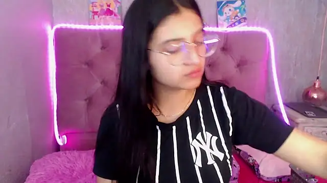 laurenelove online show from October 1, 3:23 am