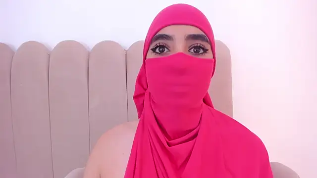 Snapshot of nayiraa_ chatting on February 23, 6:38 pm nayiraa online show from February 23, 6:38 pm