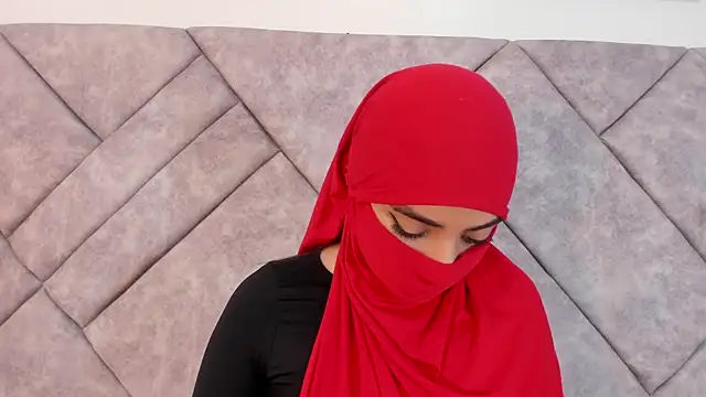 Snapshot of nayiraa_ chatting on March 16, 7:18 pm nayiraa online show from March 16, 7:18 pm