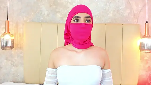 Snapshot of nayiraa_ chatting on April 6, 11:55 am nayiraa online show from April 6, 11:55 am