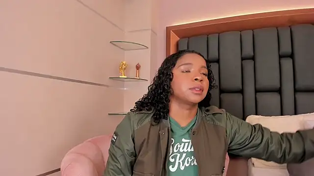 LisaMendez online show from September 24, 3:43 am