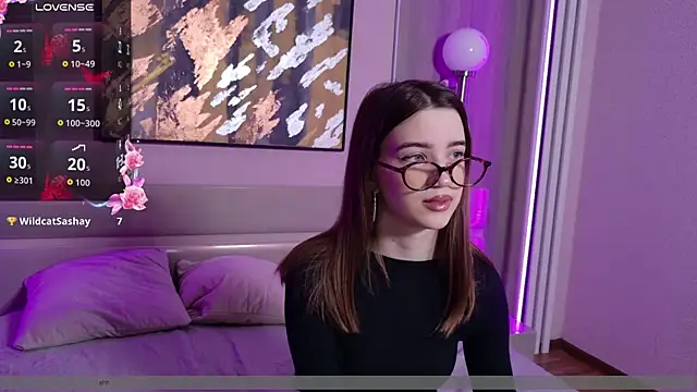 Snapshot of Alison_kisss chatting on February 12, 1:06 pm Alison kisss online show from February 12, 1:06 pm