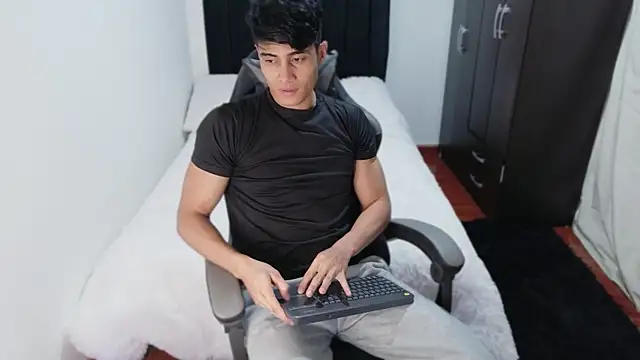 stylish men online show from October 15, 11:27 pm