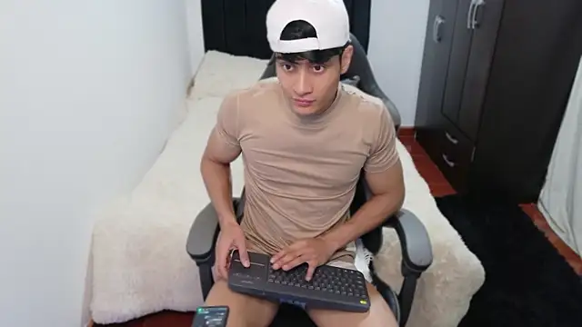 stylish men online show from October 16, 6:20 pm