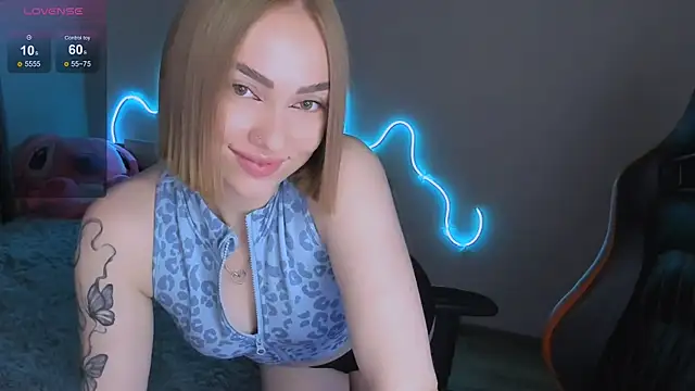 Snapshot of LaraKrein_lk chatting on May 12, 5:21 pm LaraKrein lk online show from May 12, 5:21 pm