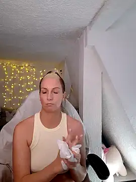 SexyJulia21 online show from March 6, 10:20 am