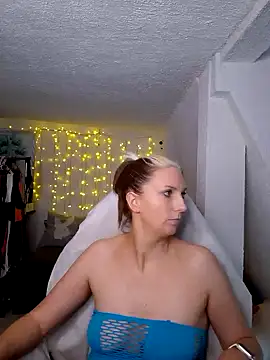 SexyJulia21 online show from March 13, 12:13 pm