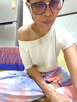 Mama Eva 1 online show from October 26, 10:04 pm