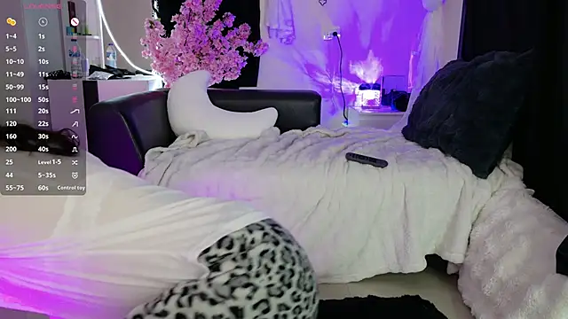 Snapshot of Lein_Bone chatting on June 3, 12:52 pm Lein Bone online show from June 3, 12:52 pm