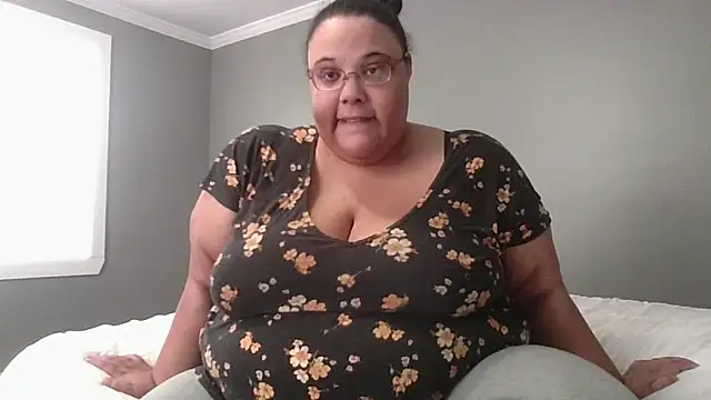 Snapshot of SexyBBW10790 chatting on February 14, 3:20 pm SexyBBW10790 online show from February 14, 3:20 pm