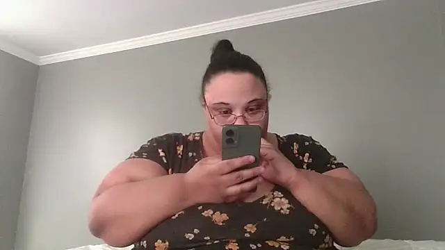 Snapshot of SexyBBW10790 chatting on February 24, 3:10 pm SexyBBW10790 online show from February 24, 3:10 pm