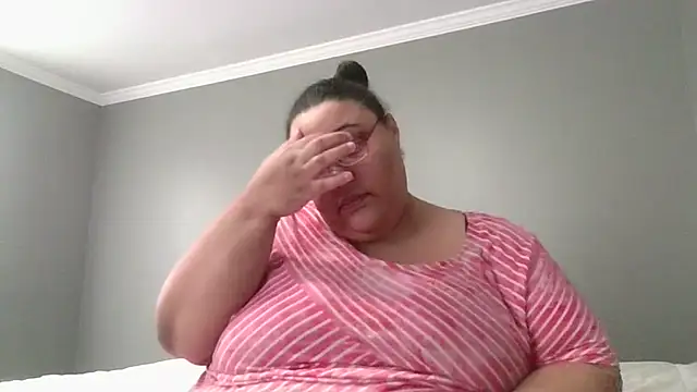 Snapshot of SexyBBW10790 chatting on February 25, 3:21 pm SexyBBW10790 online show from February 25, 3:21 pm