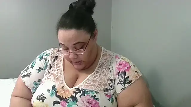 Snapshot of SexyBBW10790 chatting on March 7, 1:08 pm SexyBBW10790 online show from March 7, 1:08 pm