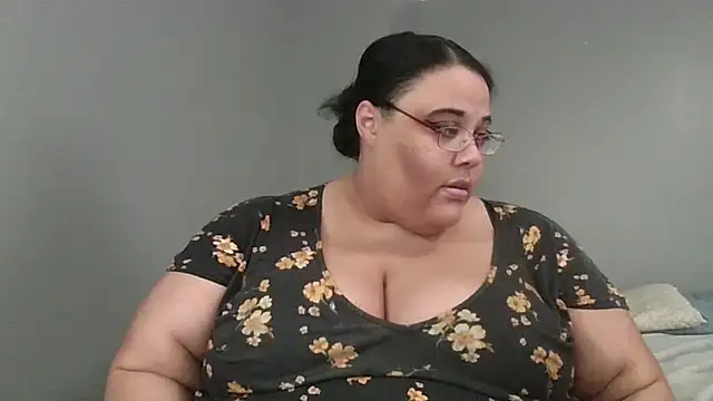 SexyBBW10790 online show from April 29, 5:30 pm