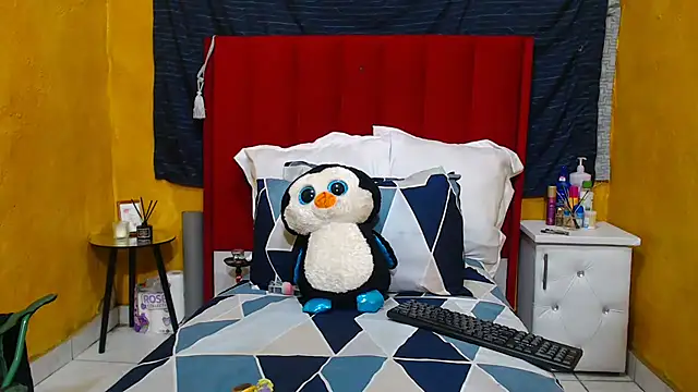 Snapshot of Candycrush2555 chatting on September 23, 8:23 pm Candycrush2555 online show from September 23, 8:23 pm