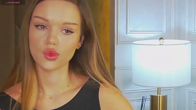 Snapshot of MarilynNova chatting on November 7, 4:34 am MarilynNova online show from November 7, 4:34 am