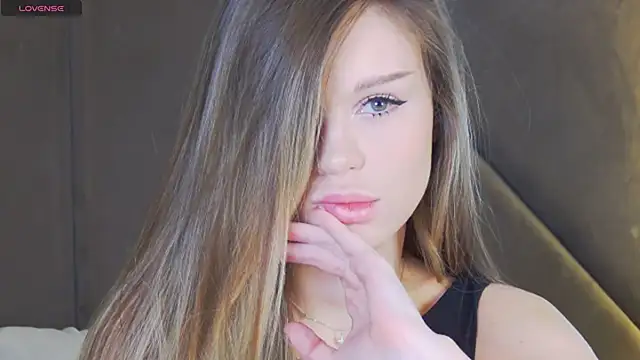 Snapshot of MarilynNova chatting on November 8, 4:23 am MarilynNova online show from November 8, 4:23 am