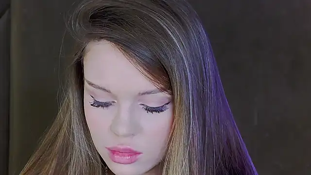 Snapshot of MarilynNova chatting on November 30, 4:38 am MarilynNova online show from November 30, 4:38 am