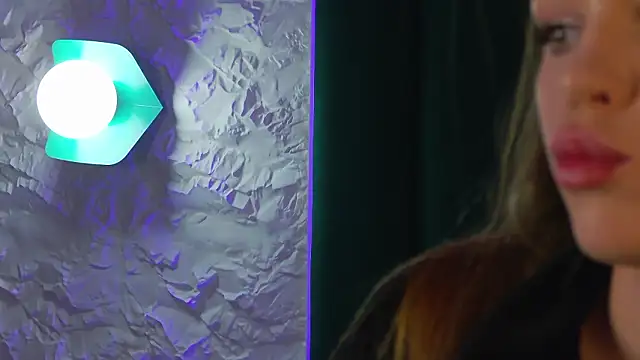 Snapshot of MarilynNova chatting on February 3, 5:05 am MarilynNova online show from February 3, 5:05 am