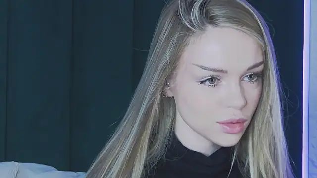 Snapshot of MarilynNova chatting on April 7, 4:57 am MarilynNova online show from April 7, 4:57 am