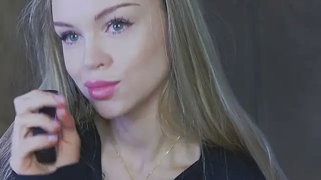 Snapshot of MarilynNova chatting on June 2, 7:43 am MarilynNova online show from June 2, 7:43 am