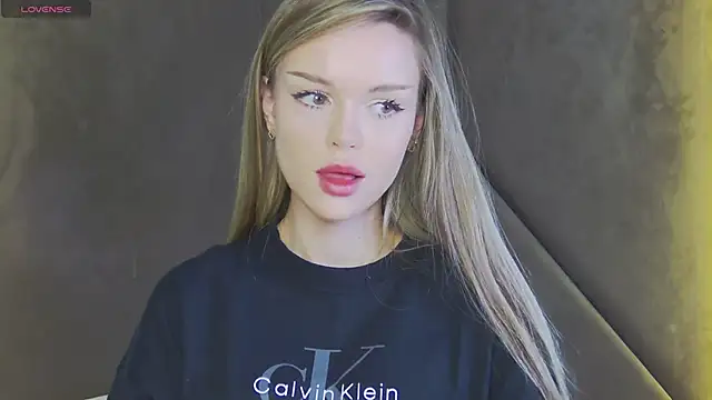 MarilynNova online show from June 30, 8:15 am