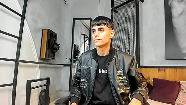 Snapshot of Dani_mc1 chatting on November 7, 11:43 am Dani mc1 online show from November 7, 11:43 am