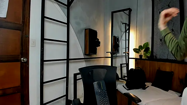 Snapshot of Dani_mc1 chatting on November 9, 11:41 am Dani mc1 online show from November 9, 11:41 am