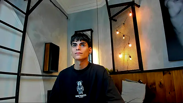 Snapshot of Dani_mc1 chatting on December 3, 11:30 am Dani mc1 online show from December 3, 11:30 am