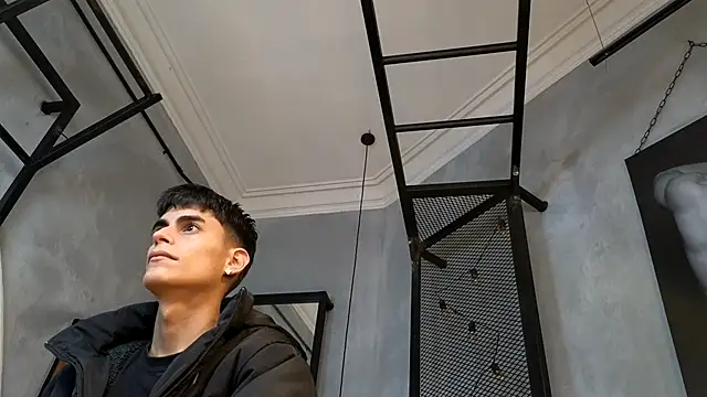 Snapshot of Dani_mc1 chatting on December 15, 11:36 am Dani mc1 online show from December 15, 11:36 am