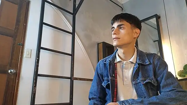 Snapshot of Dani_mc1 chatting on December 16, 11:26 am Dani mc1 online show from December 16, 11:26 am