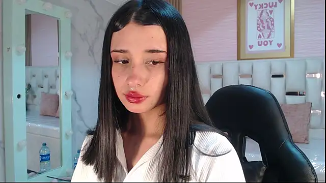 Snapshot of allyssa_bellini_s chatting on October 6, 8:28 pm allyssa bellini s online show from October 6, 8:28 pm