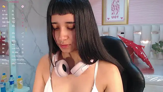 Snapshot of allyssa_bellini_s chatting on October 10, 9:03 pm allyssa bellini s online show from October 10, 9:03 pm