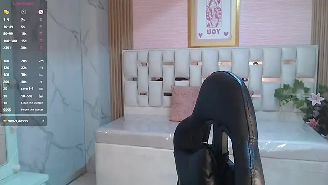 Snapshot of allyssa_bellini_s chatting on October 23, 9:24 pm allyssa bellini s online show from October 23, 9:24 pm