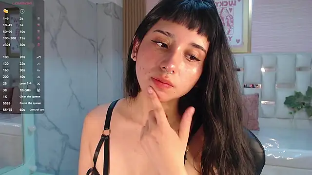 Snapshot of allyssa_bellini_s chatting on October 28, 8:22 pm allyssa bellini s online show from October 28, 8:22 pm