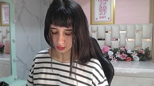 Snapshot of allyssa_bellini_s chatting on December 19, 8:16 pm allyssa bellini s online show from December 19, 8:16 pm