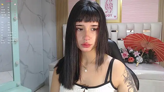 Snapshot of allyssa_bellini_s chatting on December 21, 8:27 pm allyssa bellini s online show from December 21, 8:27 pm