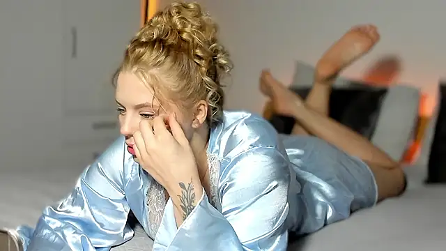 LilyFlamee online show from March 18, 1:14 pm