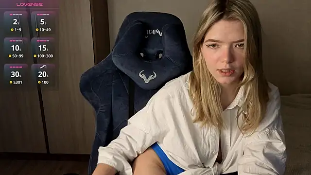 Snapshot of KatanaSVibe chatting on October 20, 9:32 am KatanaSVibe online show from October 20, 9:32 am